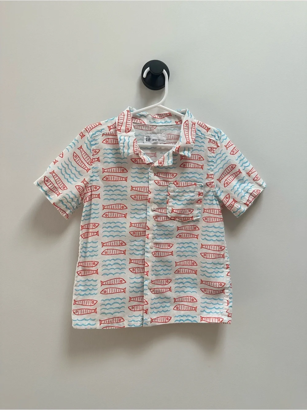 GAP White Short-Sleeve Button-Down with Red Fish and Blue Waves, Toddler Boy 3T